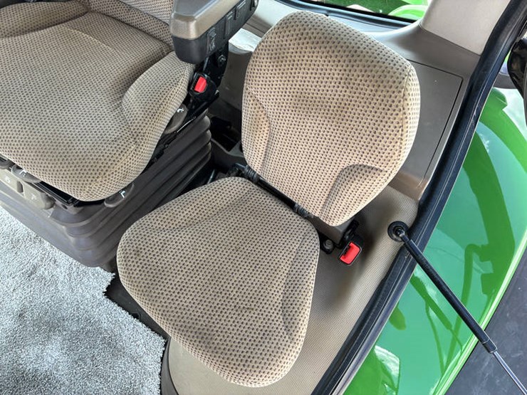 2018-john-deere-8400r-image-75