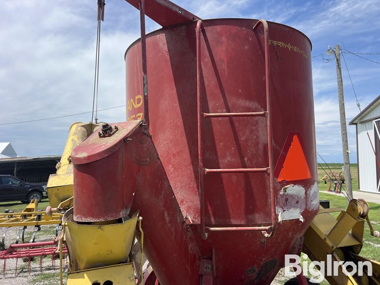 new-holland-353-image-12