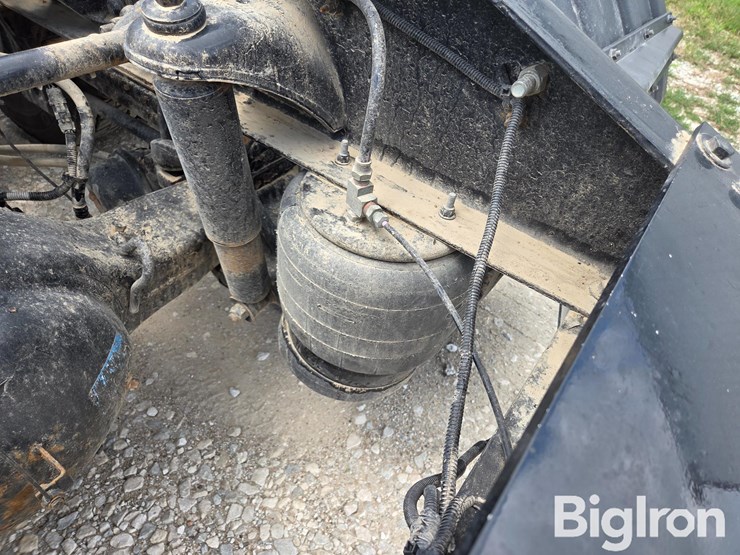 2016-peterbilt-567-image-12