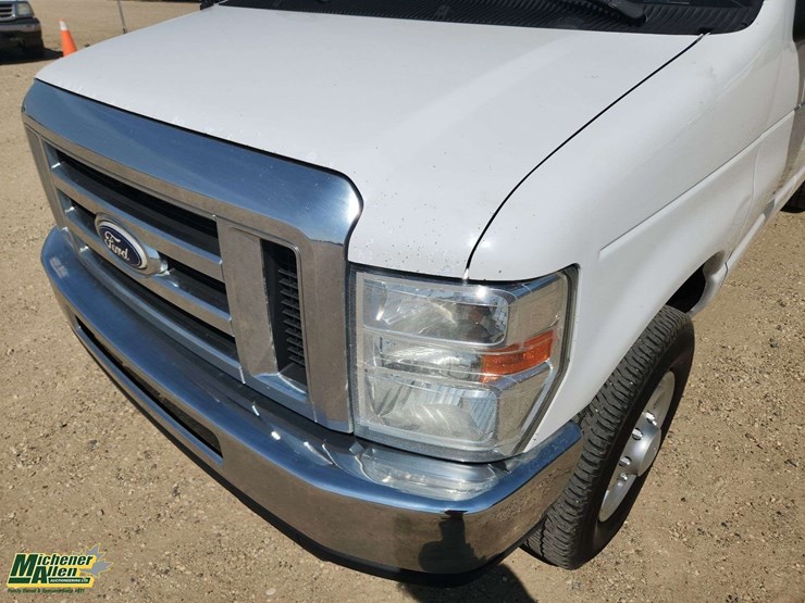 2014-ford-cargo-image-24