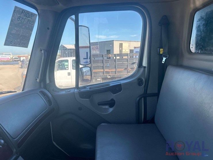 2019-freightliner-m2-106-landscape-dump-truck-image-11
