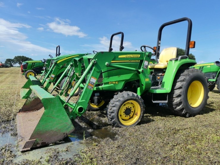 john-deere-3038e-image-1