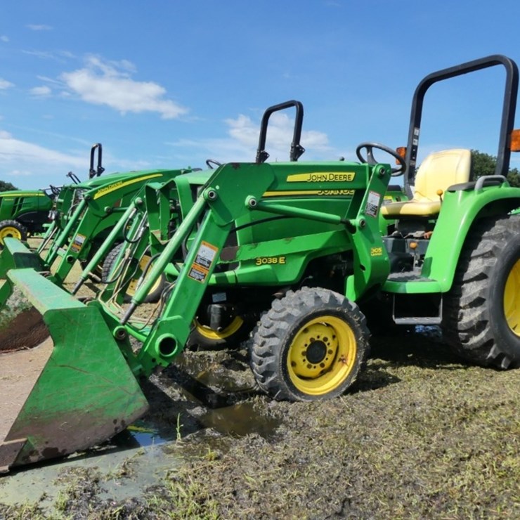 JOHN DEERE 3038E