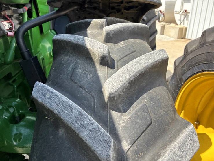 2018-john-deere-8400r-image-47