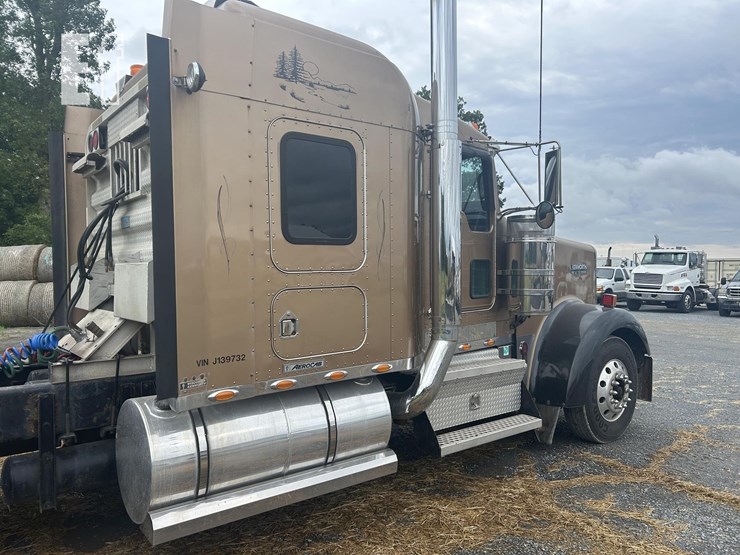 2006-kenworth-w900l-image-10