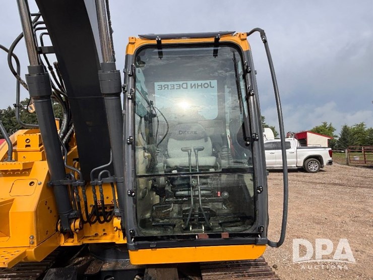 2012-deere-135d-image-31