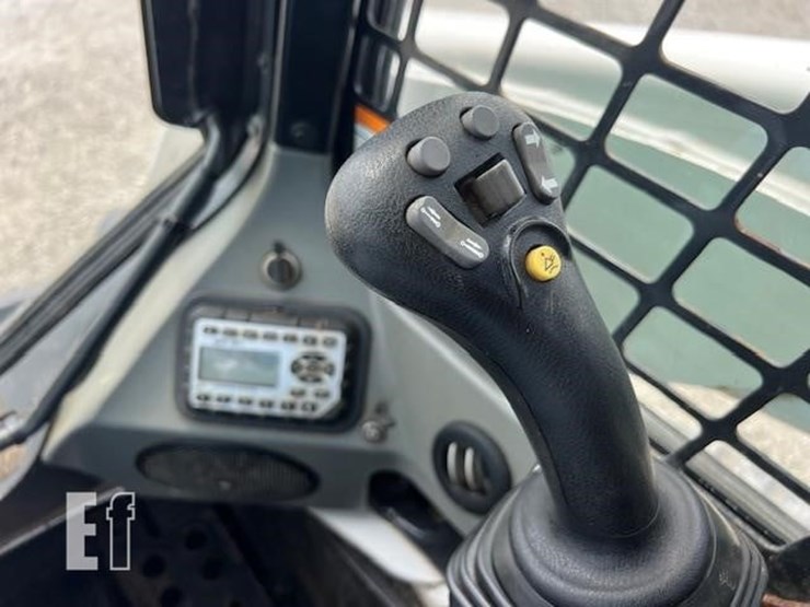2020-bobcat-t870-image-40