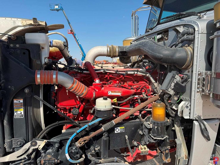 2013-peterbilt-388-image-17