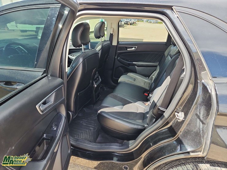 2015-ford-edge-image-14