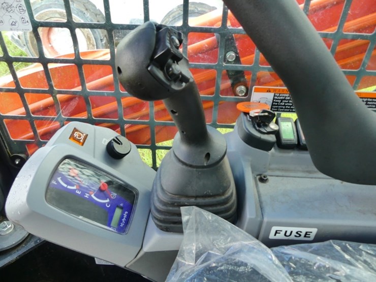 kubota-svl75-2-image-12