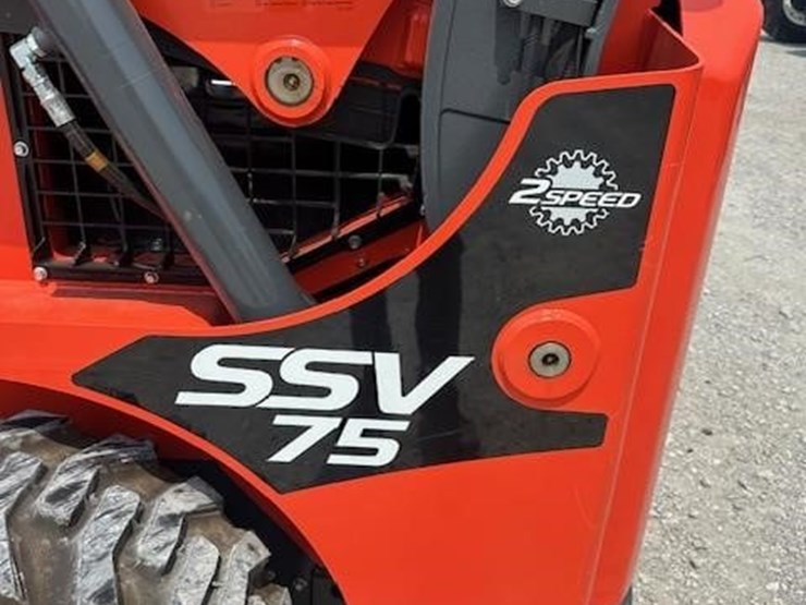 2023-kubota-ssv75-image-11