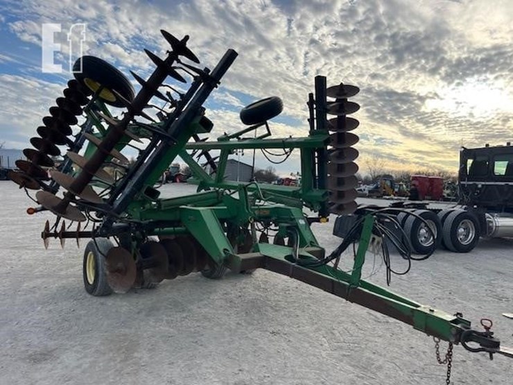 john-deere-630-image-1