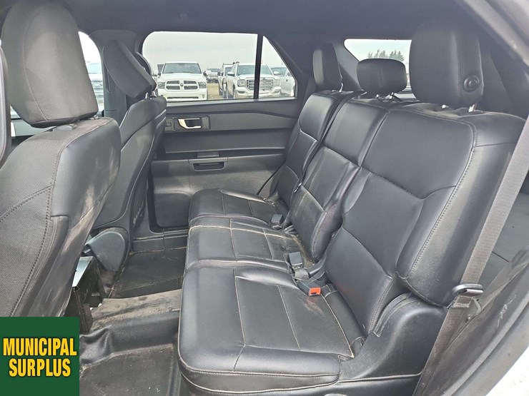 2020-ford-explorer-image-14