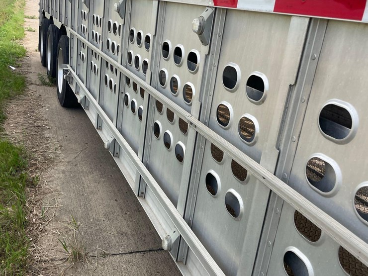 2021-eby-livestock-trailer-image-32