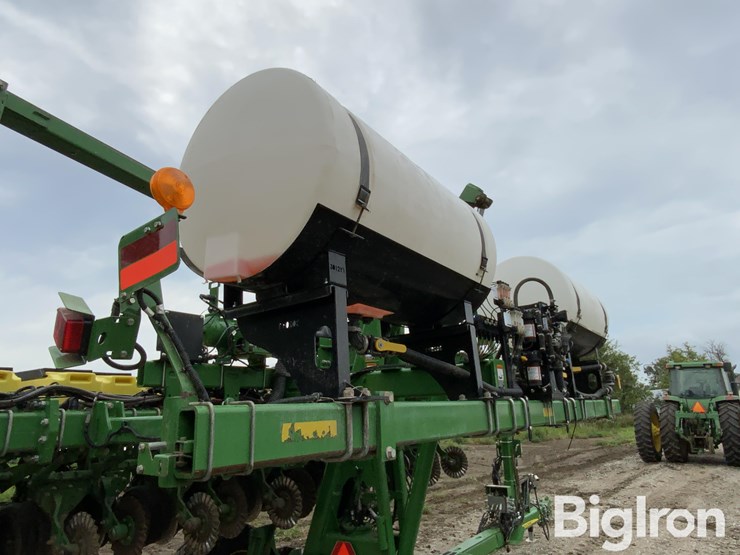 2021-john-deere-1745-image-16