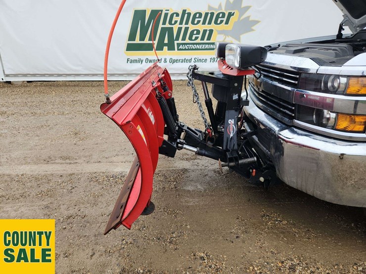 2015-chevrolet-silverado-2500hd-image-13
