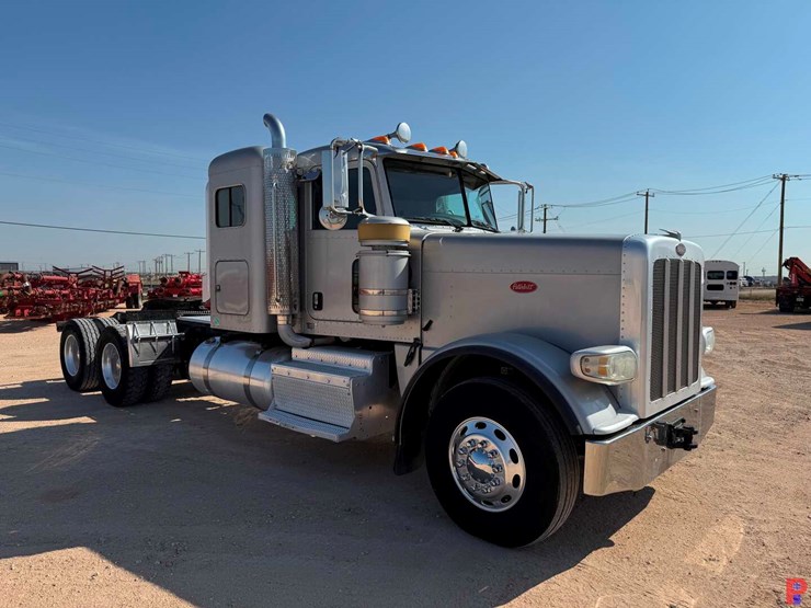 2013-peterbilt-388-image-2