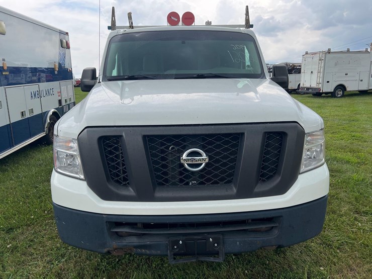 2015-nissan-nv2500-image-2