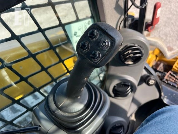 2018-caterpillar-299d2-image-28