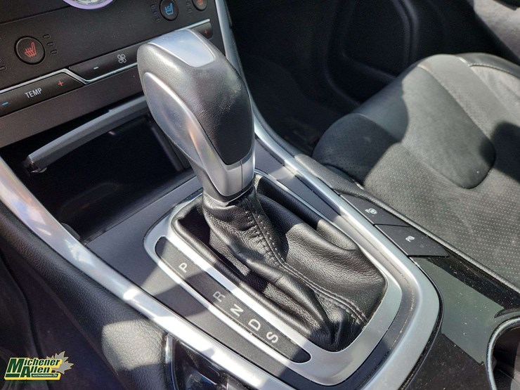 2015-ford-edge-image-11