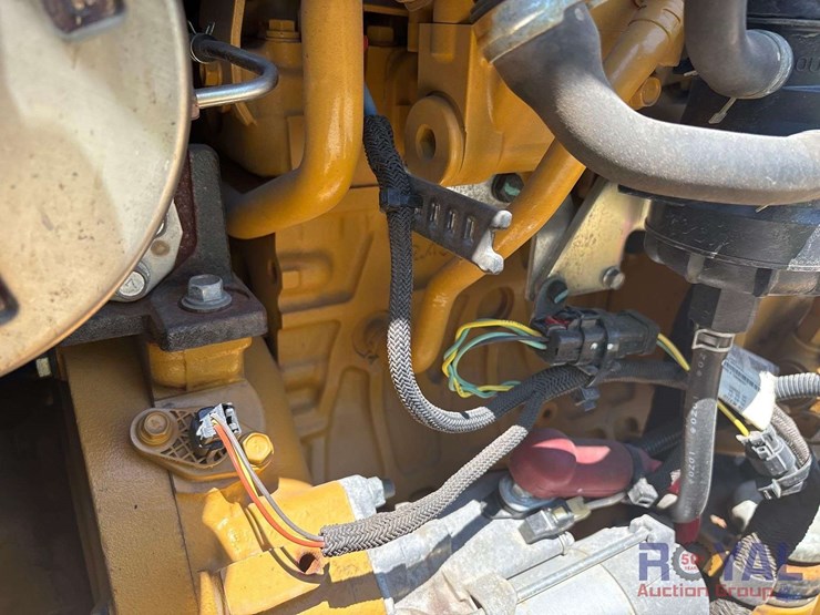2021-caterpillar-304e2-mini-excavator-image-23