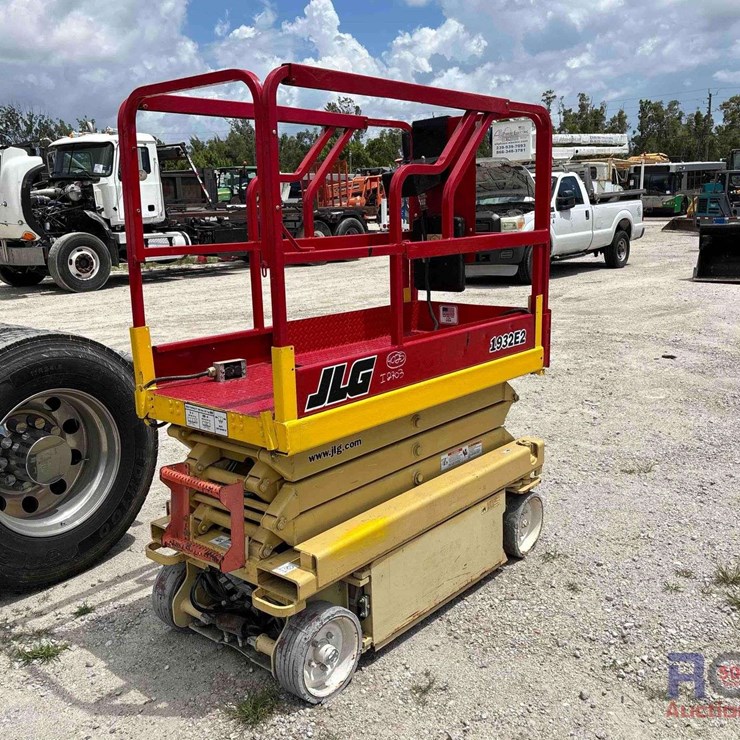 JLG 1932E2
