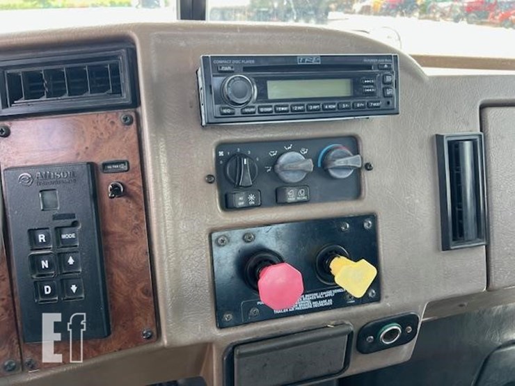 2003-peterbilt-330-image-47