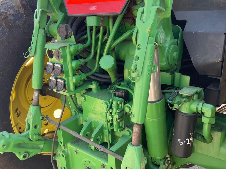 john-deere-7210-image-25
