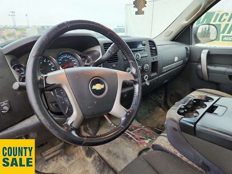 2012-chevrolet-silverado-2500hd-lt-image-11