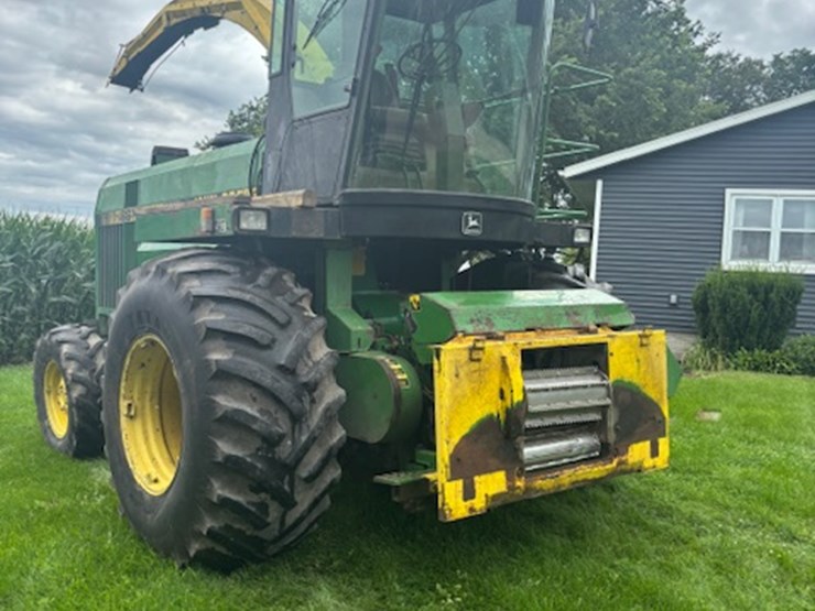john-deere-6810-image-2