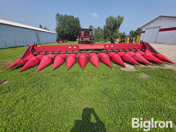 2010-case-ih-2612-image-2