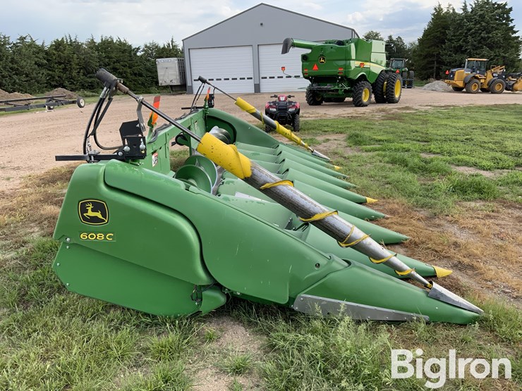 2017-john-deere-608c-image-4
