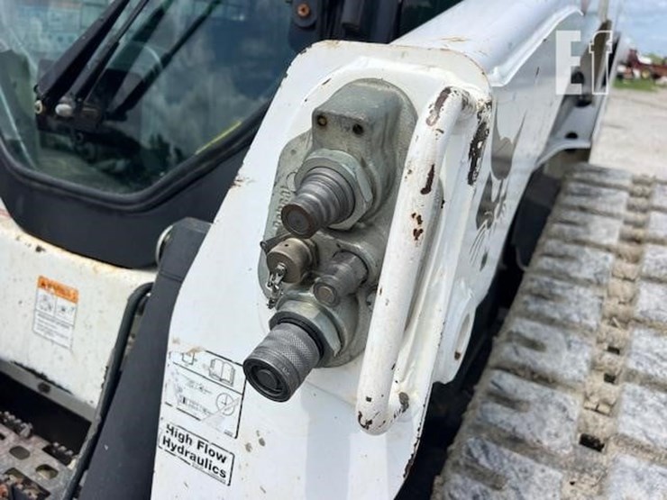 2020-bobcat-t870-image-27