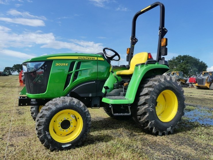john-deere-3025e-image-1