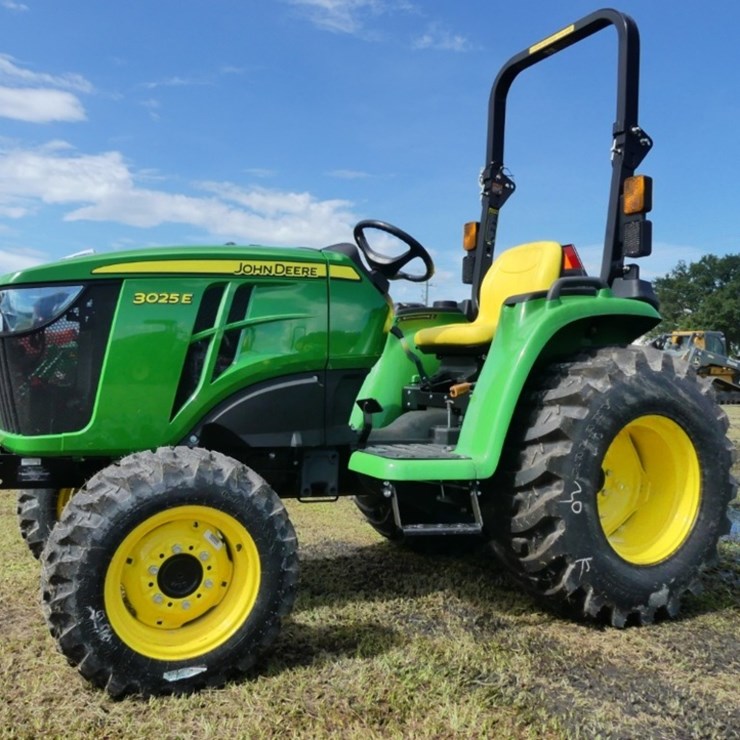 JOHN DEERE 3025E