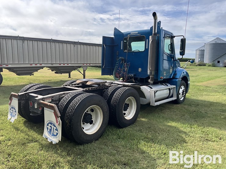 2003-freightliner-columbia-120-image-5