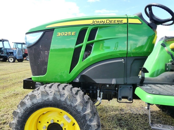 john-deere-3025e-image-8
