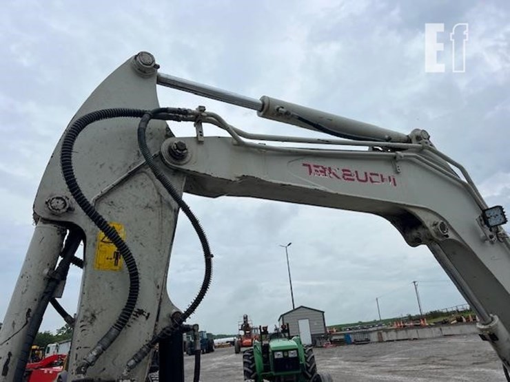 takeuchi-tb260-image-20