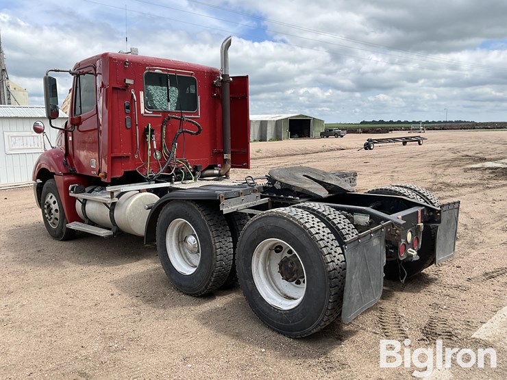 2007-freightliner-columbia-112-image-7