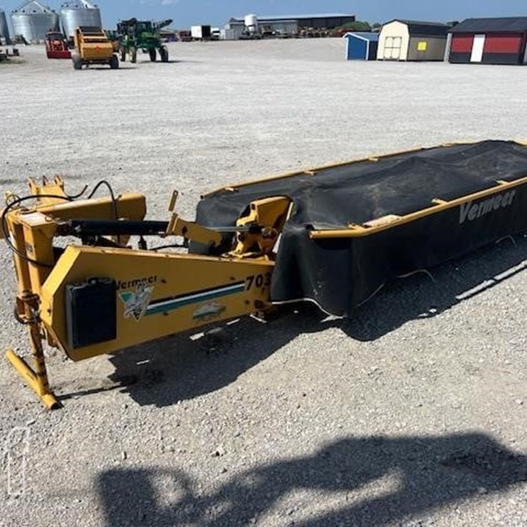 2004 VERMEER M7030