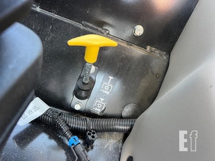 2021-john-deere-5075e-image-39