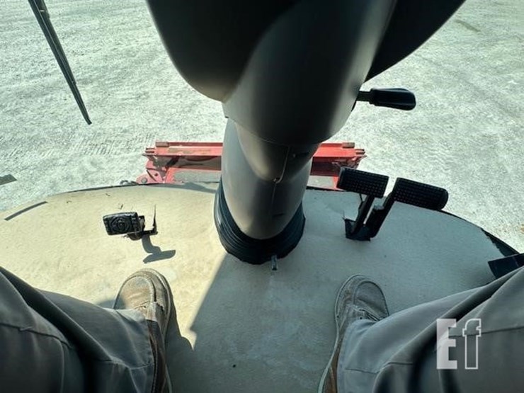2009-case-ih-8120-image-22