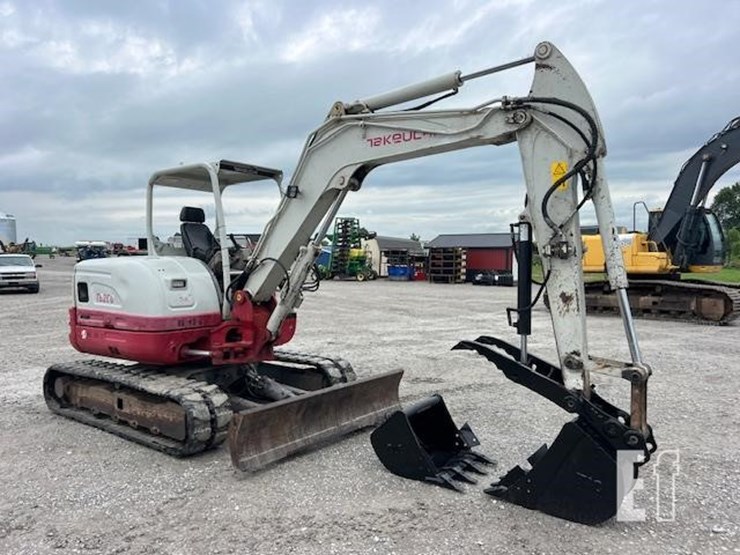 takeuchi-tb260-image-10