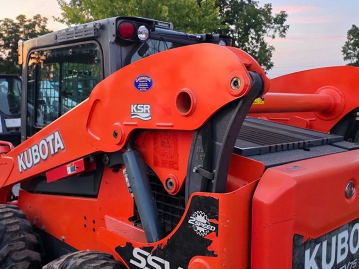 2016-kubota-ssv75-image-22