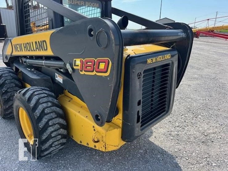 new-holland-l180-image-15