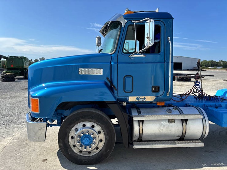 1996-mack-ch613-image-54