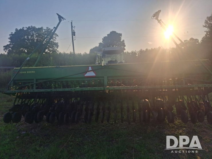 john-deere-520-image-3