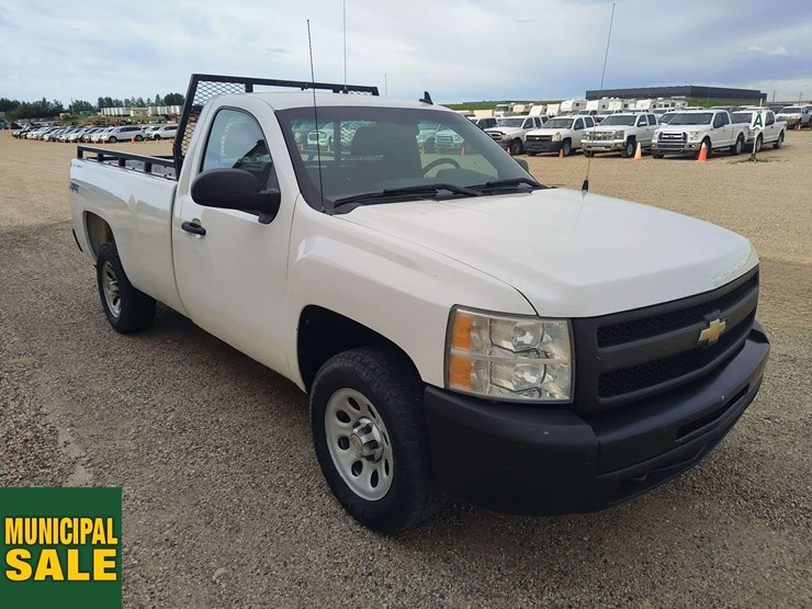 2011-chevrolet-silverado-1500-image-2