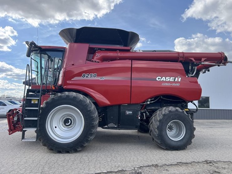 2022-case-ih-8250-image-4
