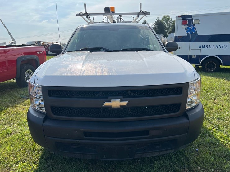 2010-chevrolet-silverado-image-2
